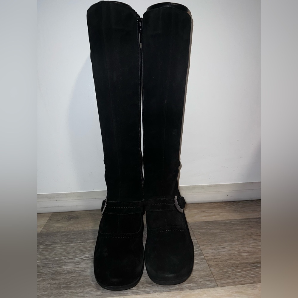La Canadienne knee high boots